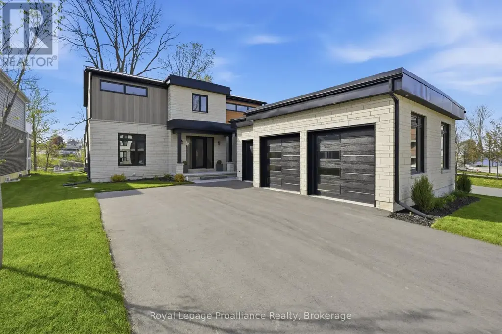 107 Villeneuve Drive, Prince Edward County (Picton Ward)